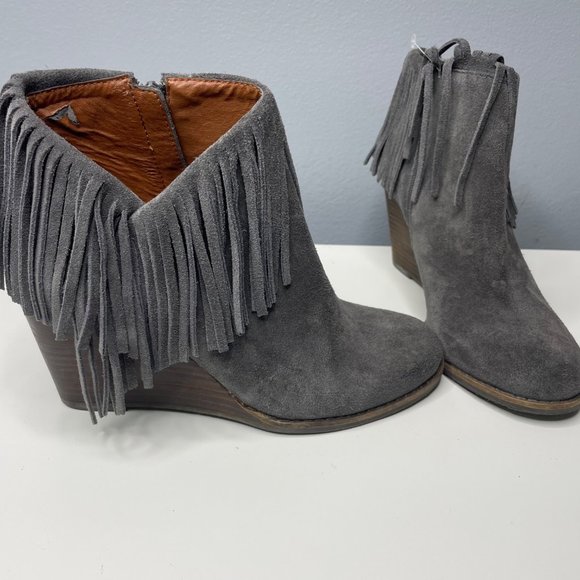 LUCKY BRAND grey suede fringe yachin boots size 7.5 - Picture 3 of 8